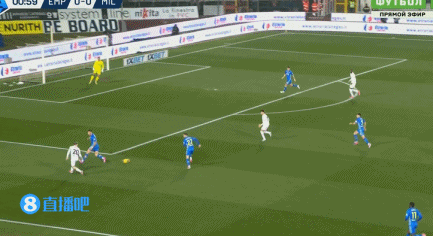 亚伯拉罕禁区内被佩泽拉背后推倒，裁判没有表示