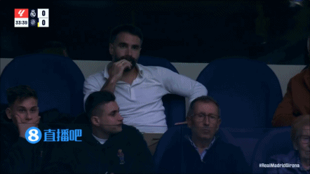 卡瓦哈尔观战皇马vs赫罗纳，现场球迷给予热烈掌声?