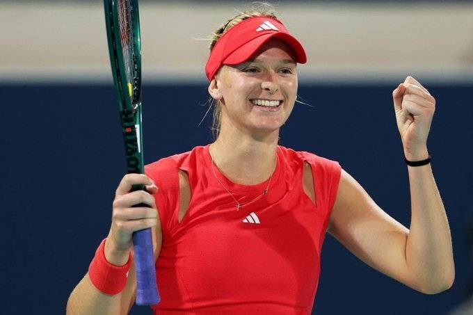 迈阿密站爆大冷!去年赛会亚军苦战出局,送郑钦文重回前8