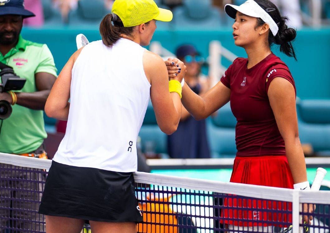 WTA迈阿密赛战报,中国金花2人进四强,最强黑马淘汰斯瓦泰克