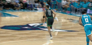 致敬传奇耐垫王?！塔图姆近一年被垫脚4次 一共只缺席5场比赛