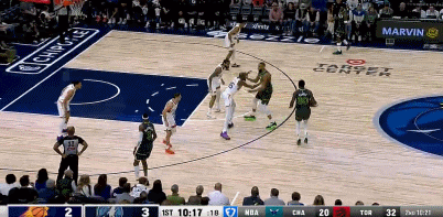 憋着一股劲儿！兰德尔上来里突外投连砍10分！带队14-4打停太阳！