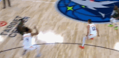 憋着一股劲儿！兰德尔上来里突外投连砍10分！带队14-4打停太阳！