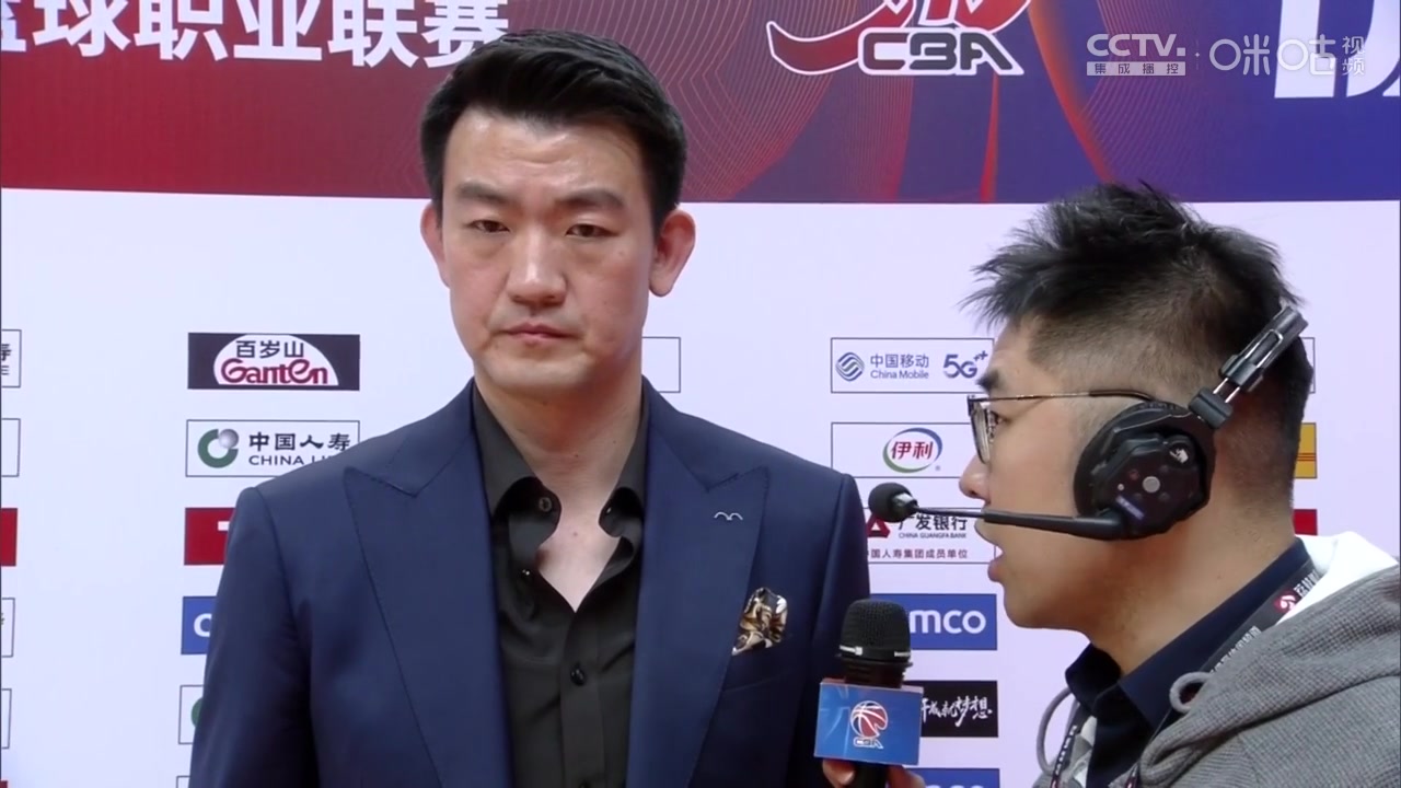 王博：江苏队有很多年轻球员 所以有意让队内的年轻力量上场涨球