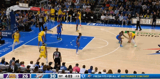 坚决果断！乔丹-古德温侧翼三分一箭穿心 湖人追到只差1分