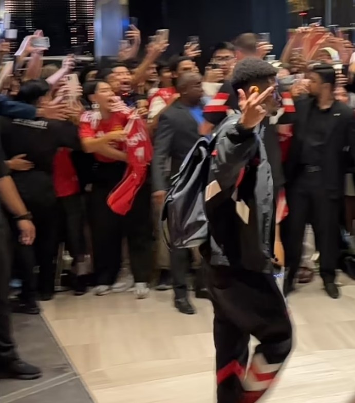 曼联亚洲行风波！贝克汉姆：我们那支曼联很注重礼节 都尊重球迷