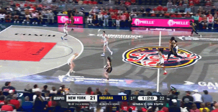 王者归来!凯特琳-克拉克复出砍32分8板9助7三分 连续3记超远燃爆